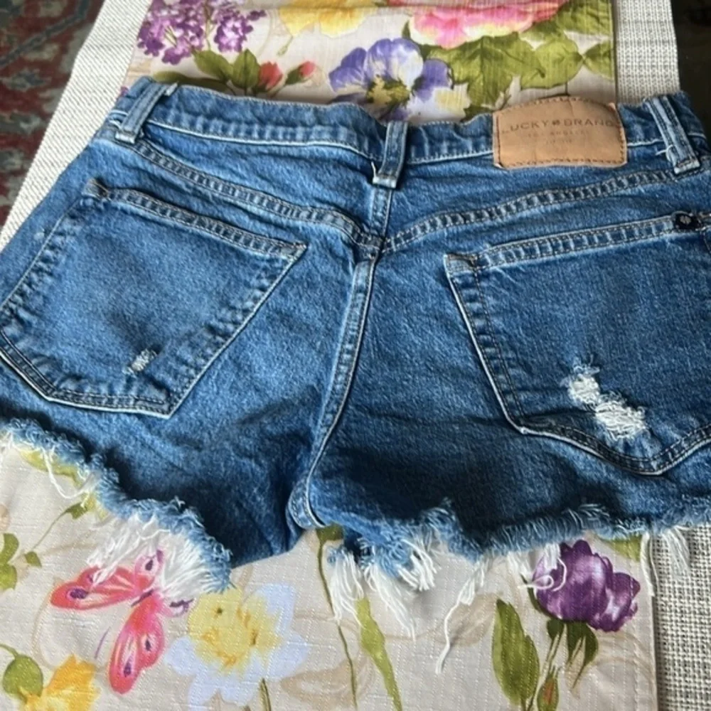 🍀 Lucky Brand denim cutoff shorts size2/26